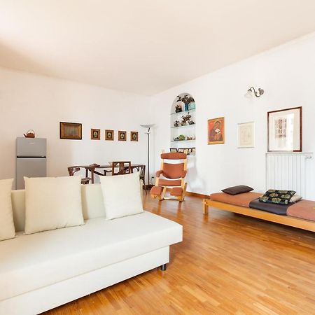 Cozy Apt With Balcony - Porta Romana District Milan Bagian luar foto