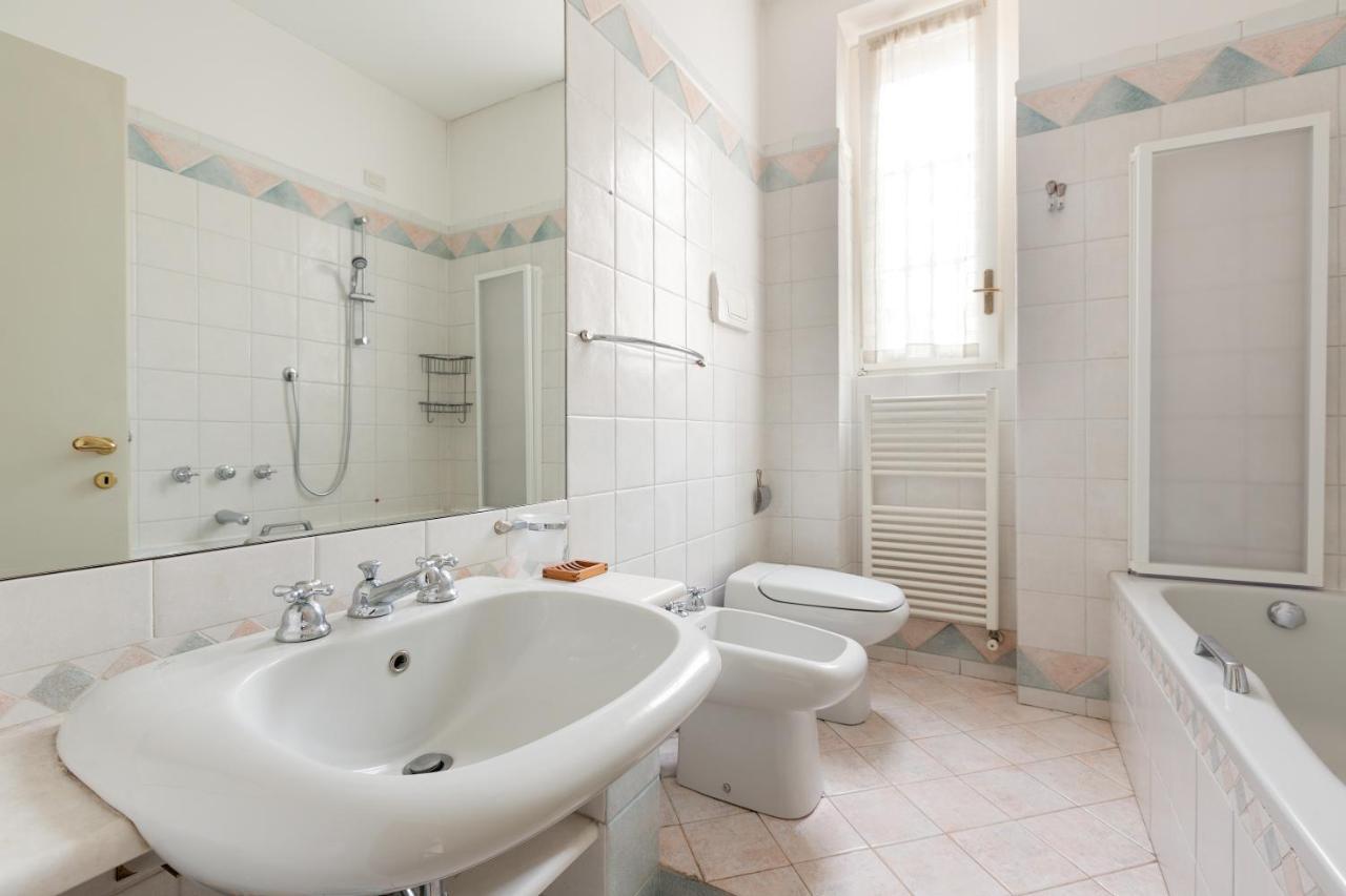Cozy Apt With Balcony - Porta Romana District Milan Bagian luar foto