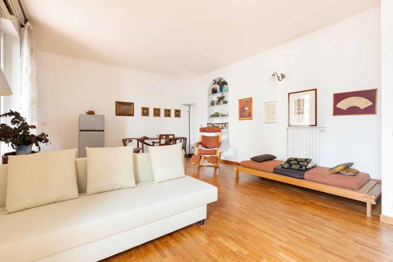 Cozy Apt With Balcony - Porta Romana District Milan Bagian luar foto
