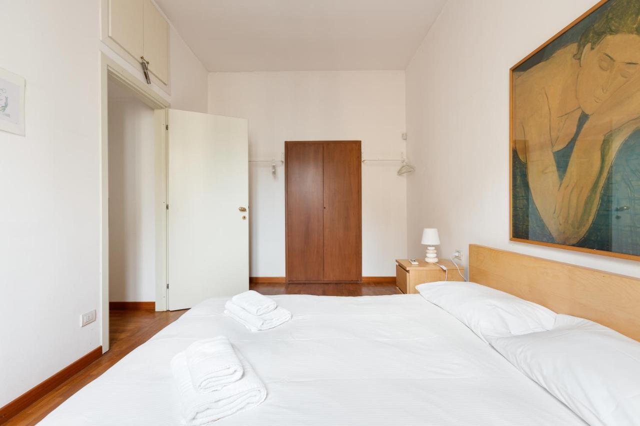 Cozy Apt With Balcony - Porta Romana District Milan Bagian luar foto