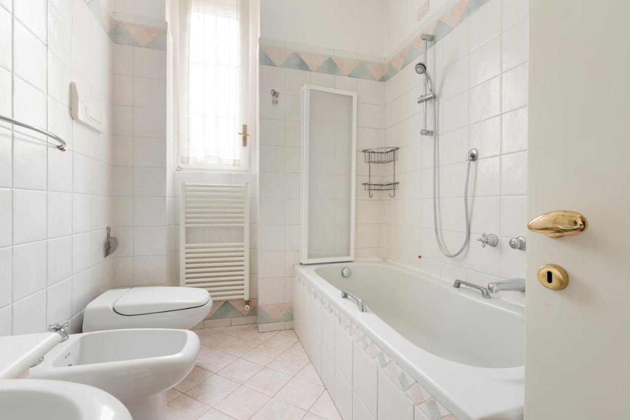 Cozy Apt With Balcony - Porta Romana District Milan Bagian luar foto