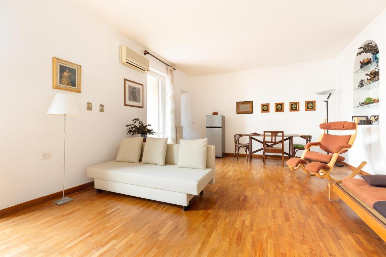 Cozy Apt With Balcony - Porta Romana District Milan Bagian luar foto